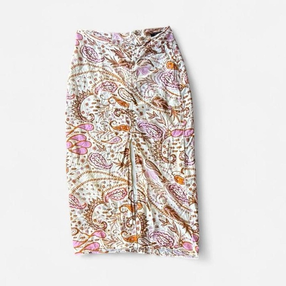 Cream Paisley Midi Skirt with Front Slit and Pink Accents - Picture 3 of 7